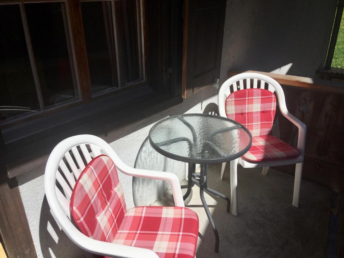 Ferienwohnung Uf Z`Enisch Klosters-Serneus Exterior foto
