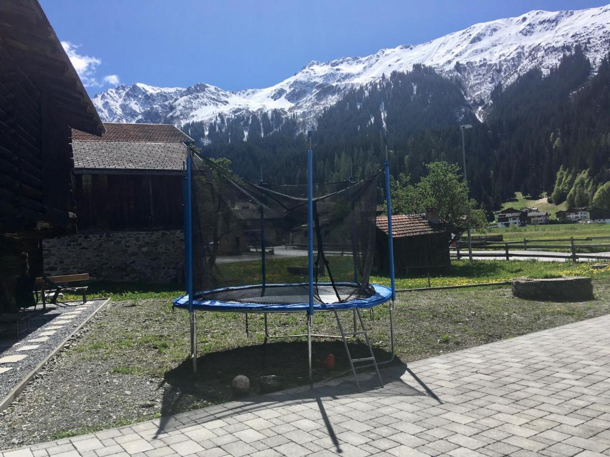 Ferienwohnung Uf Z`Enisch Klosters-Serneus Exterior foto