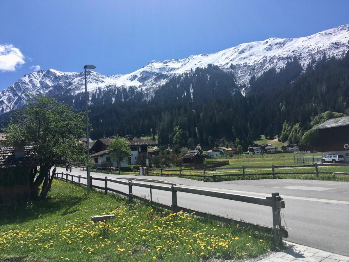 Ferienwohnung Uf Z`Enisch Klosters-Serneus Exterior foto