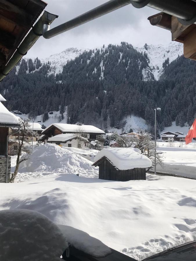 Ferienwohnung Uf Z`Enisch Klosters-Serneus Exterior foto