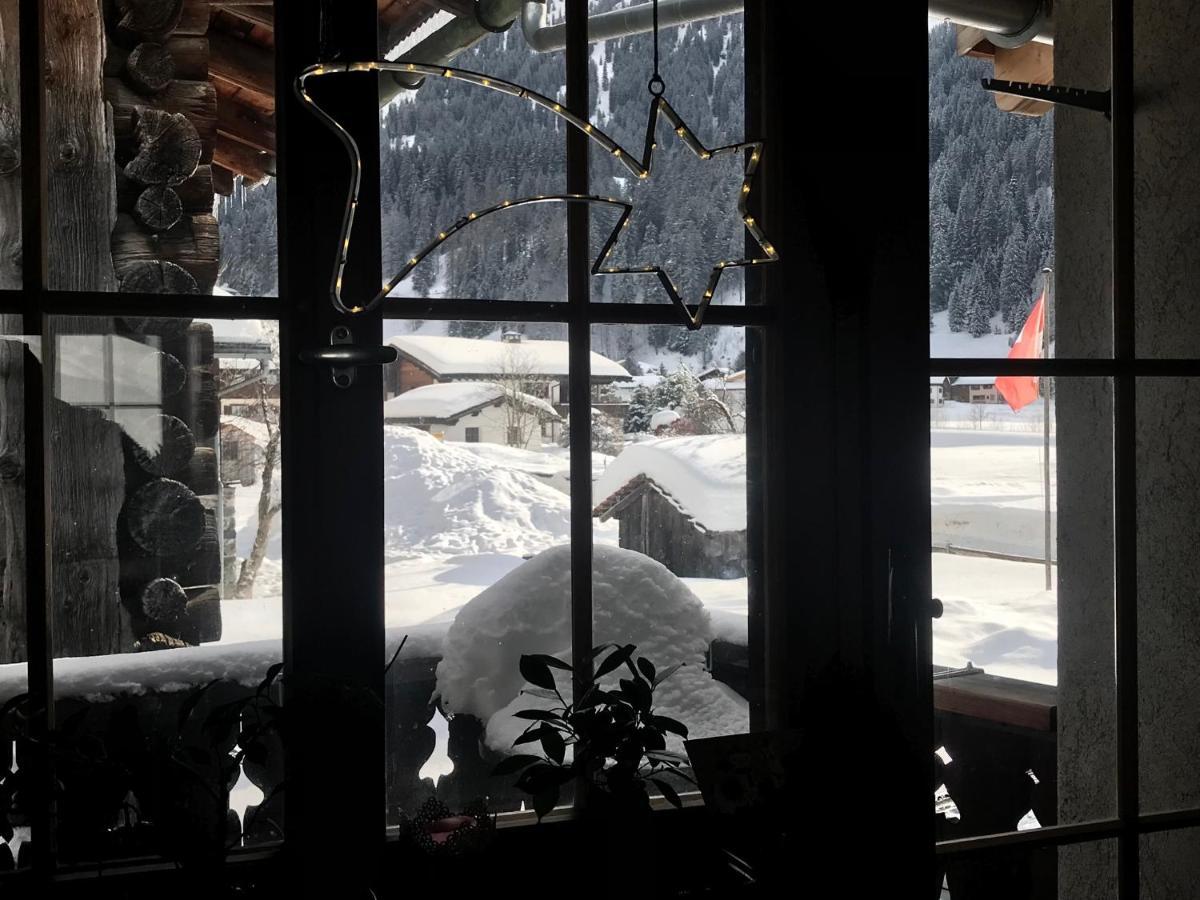 Ferienwohnung Uf Z`Enisch Klosters-Serneus Exterior foto