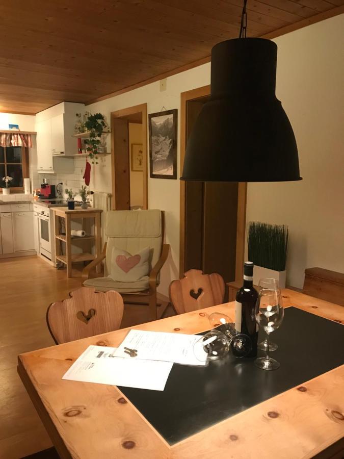 Ferienwohnung Uf Z`Enisch Klosters-Serneus Exterior foto