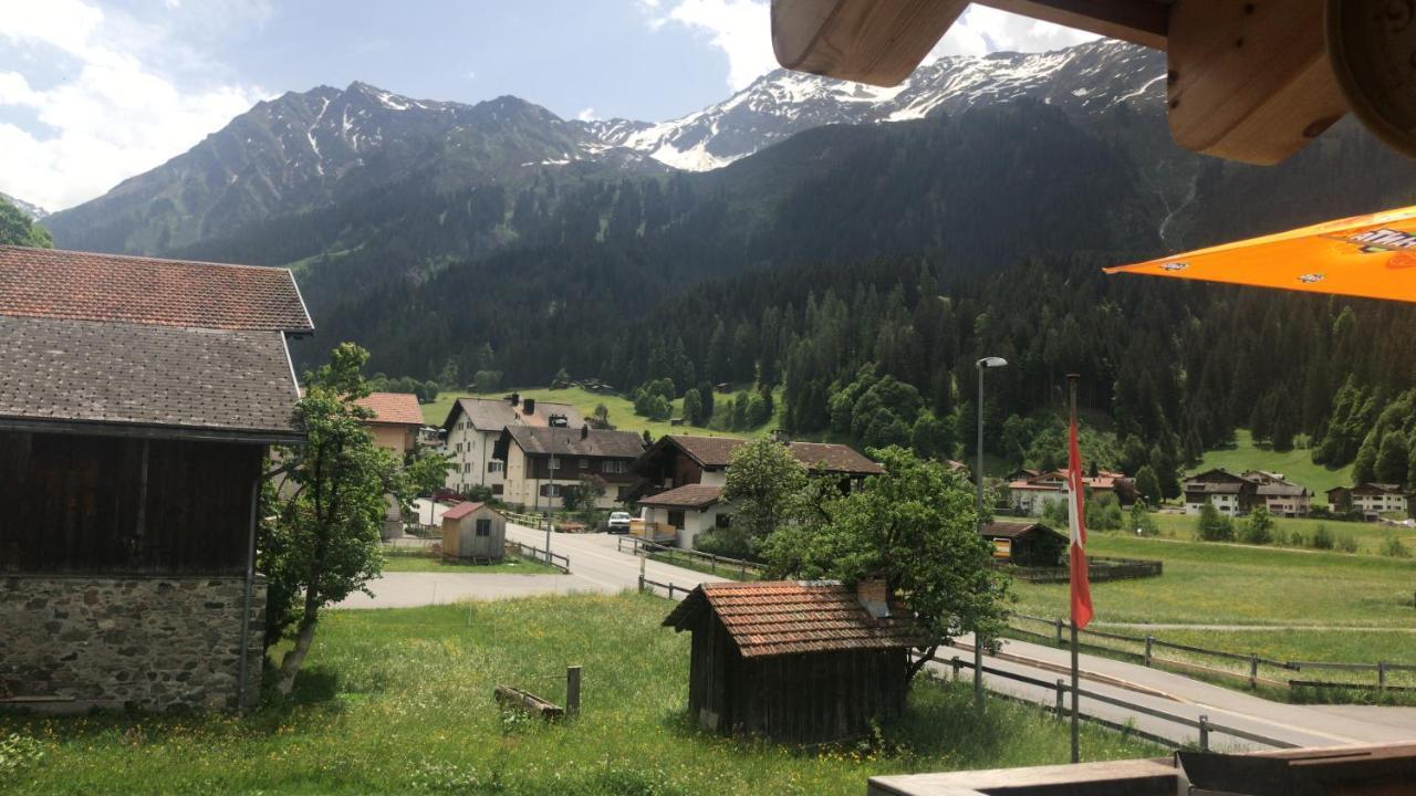 Ferienwohnung Uf Z`Enisch Klosters-Serneus Exterior foto
