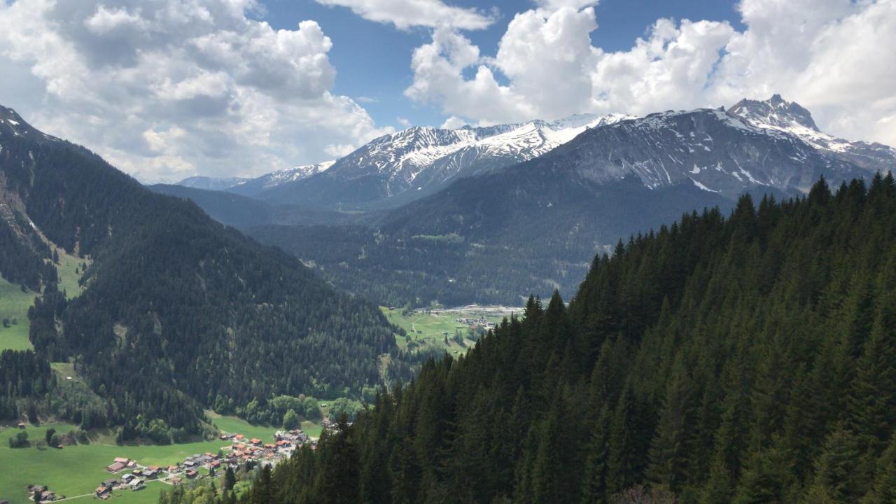 Ferienwohnung Uf Z`Enisch Klosters-Serneus Exterior foto