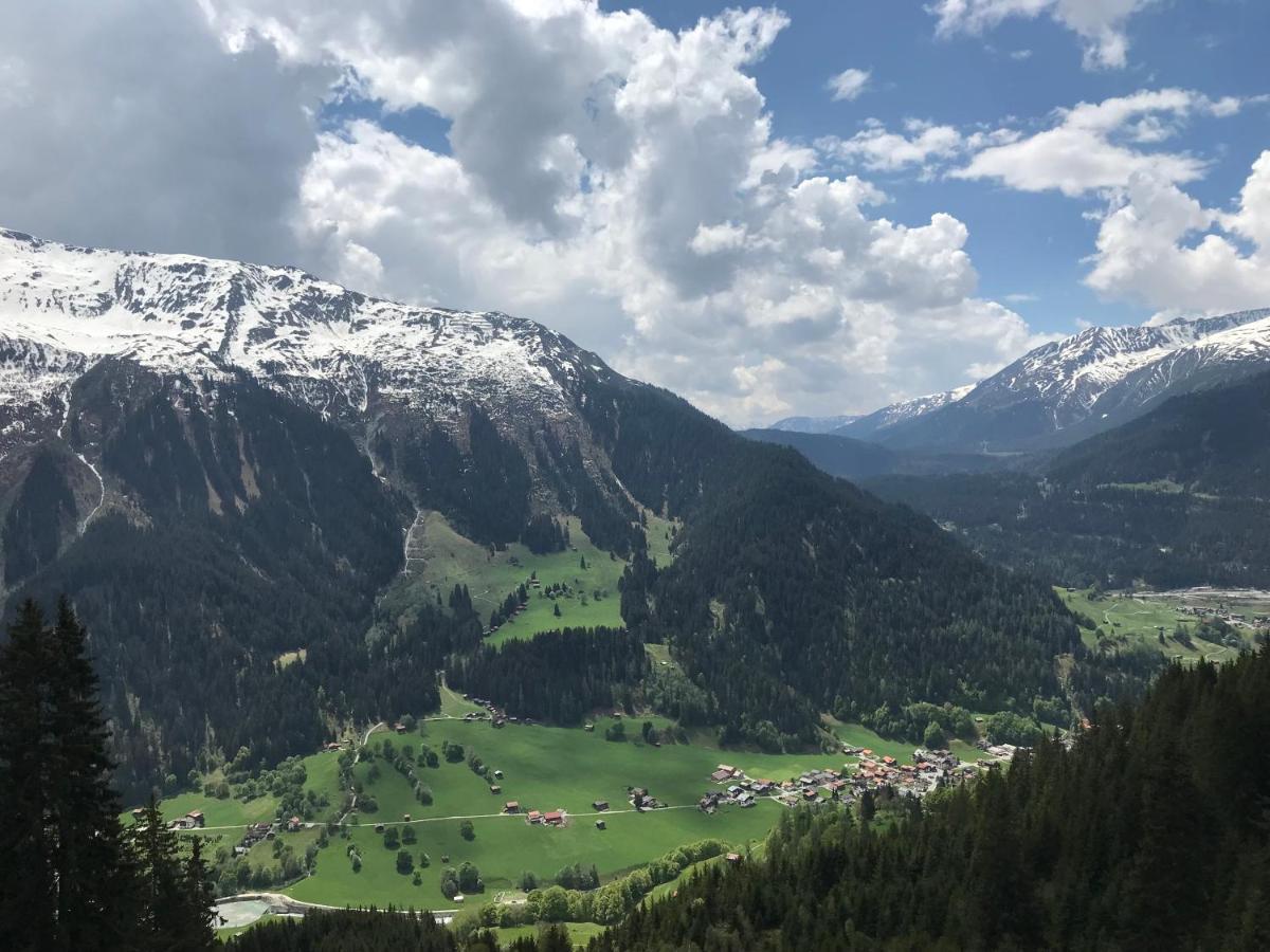 Ferienwohnung Uf Z`Enisch Klosters-Serneus Exterior foto