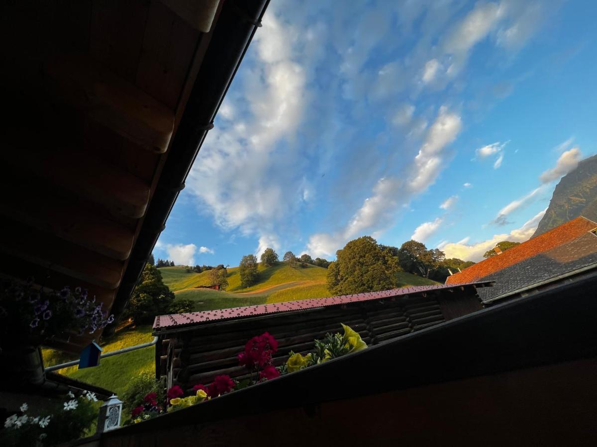 Ferienwohnung Uf Z`Enisch Klosters-Serneus Exterior foto
